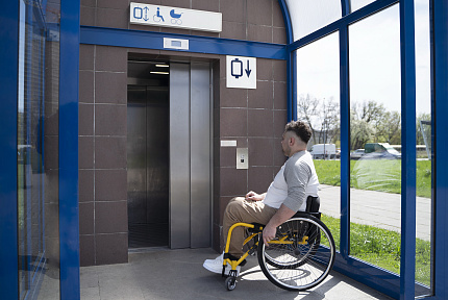инвалид на коляске